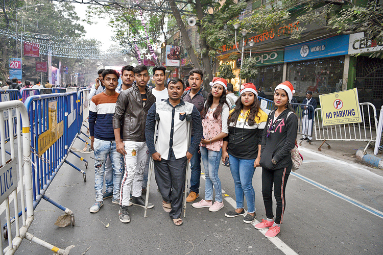 To sir, with love: A man on a crutch had a group of young men and women for company. Bipul Sarkar, whose right leg was affected by polio, is a private tutor in Naihati. His companions were his students. “I always wanted to see Christmas in Calcutta. They planned everything and just brought me along,” said Sarkar.