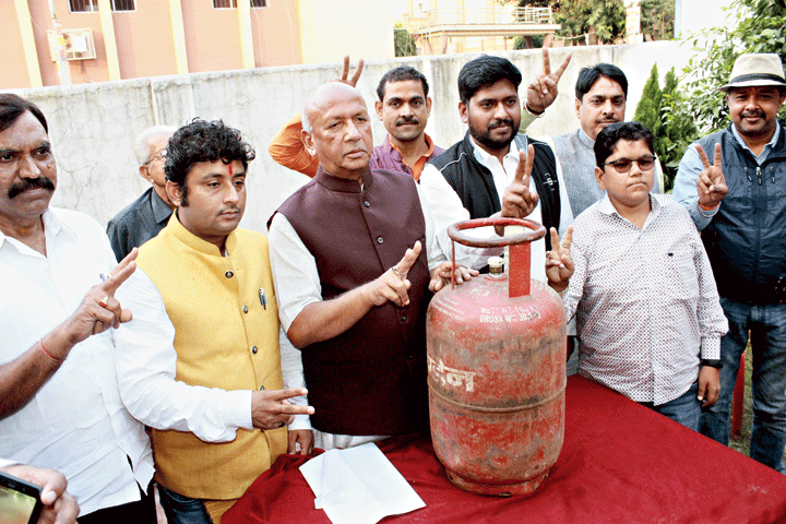 Saryu Roy shows an LPG cylinder, his poll symbol, at his house in Bistupur, Jamshedpur, on Thursday.
