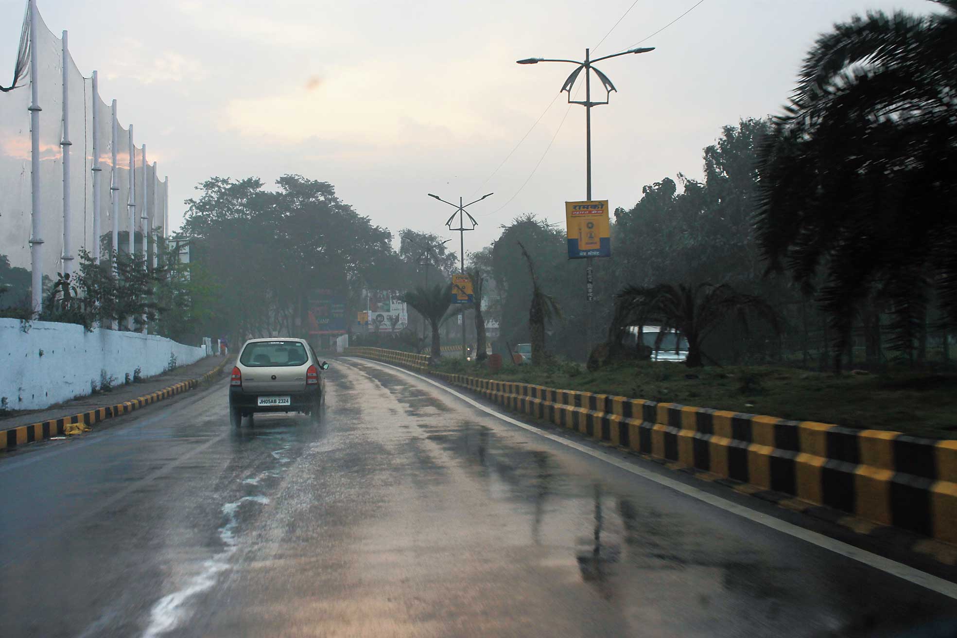 Jamshedpur Jharkhand wakes up to a foggy, chilly and wet weather