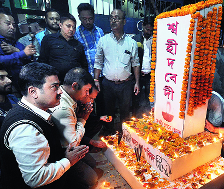 AGP supporters light earthen lamps in Guwahati on Wednesday. 
