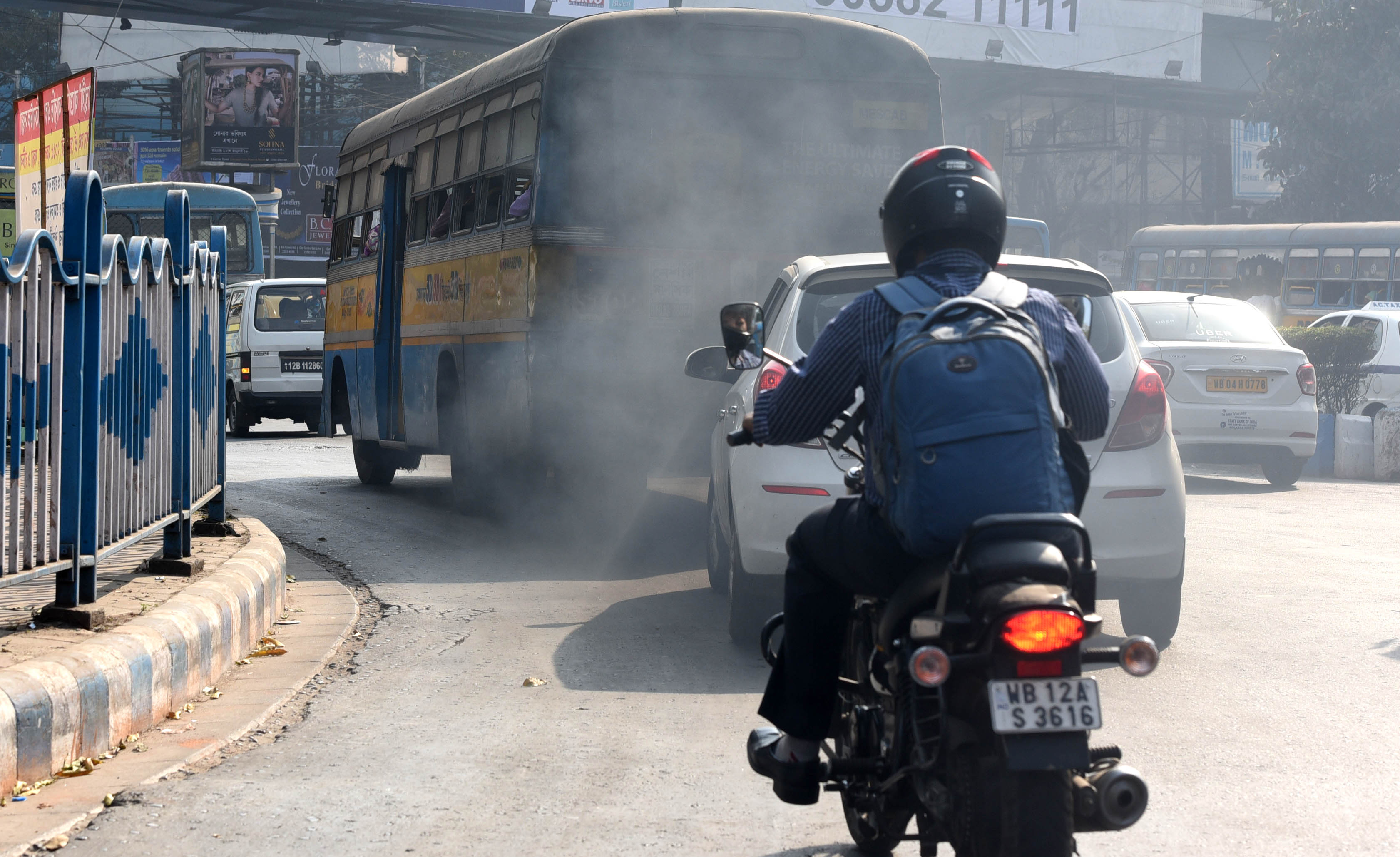 India’s capital is at least making efforts to check air pollution. But the indifference of the powers that be in Calcutta is shocking