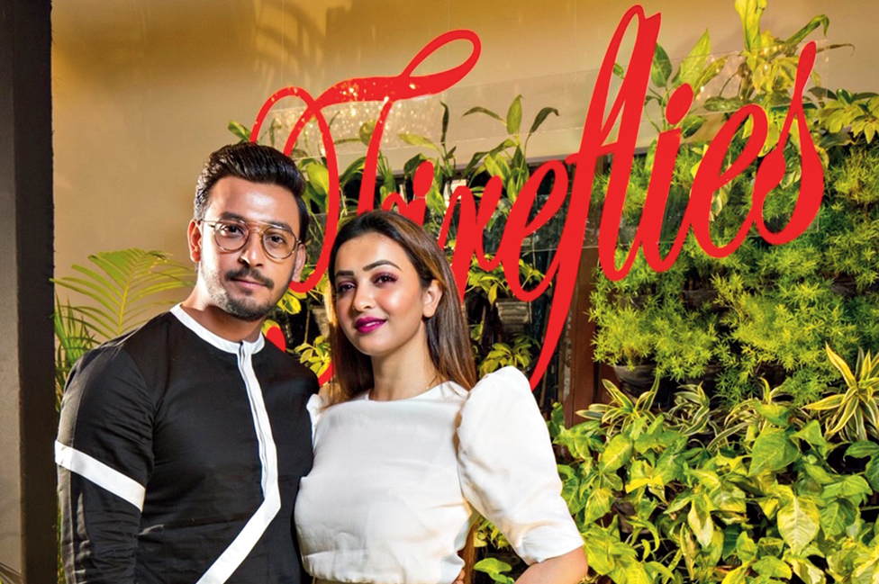 Tolly actors Bonny Sengupta and Koushani Mukherjee turned heads in their black-and-white ensembles from label Amit Nidhi. Bonny wore a black linen kurta designed with white applique work on it and Koushani looked stylish in a white satin dress with puffed shoulders and a slit.