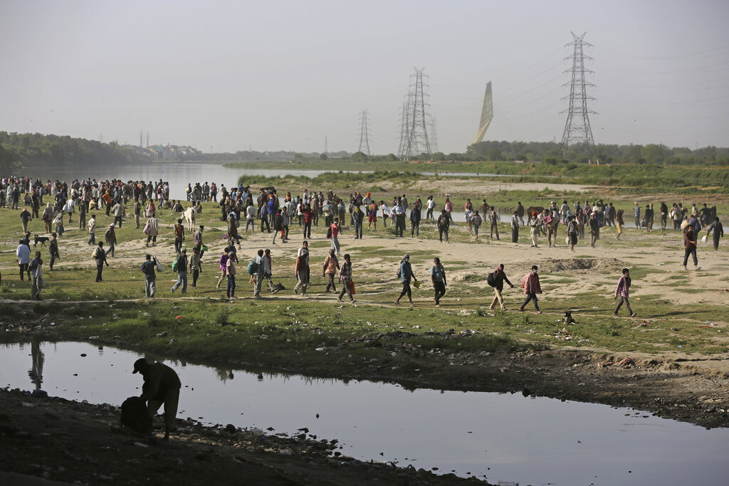 Migrant laborers and homeless people gather on the banks of Yamuna River during lockdown in New Delhi