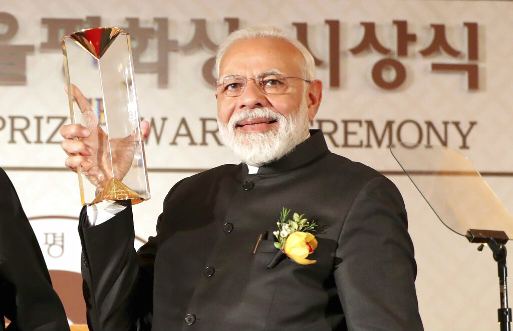  Narendra Modi receives the Seoul Peace Prize on Friday, February 22, 2019.