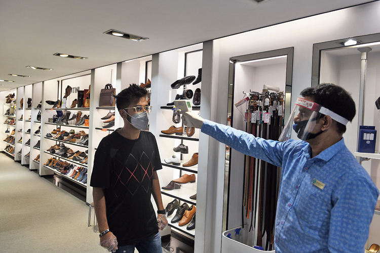 The Unlock 1 Opening Day Prize goes to these two young cousins who turned up at a shop to buy — an endangered activity since Covi-19 struck India. Rehan Ansari (above) and Tasmiya Naaz (below) wanted to buy a gift for Tasmiya’s father. Normality cannot return unless shoppers flock back to our shops.