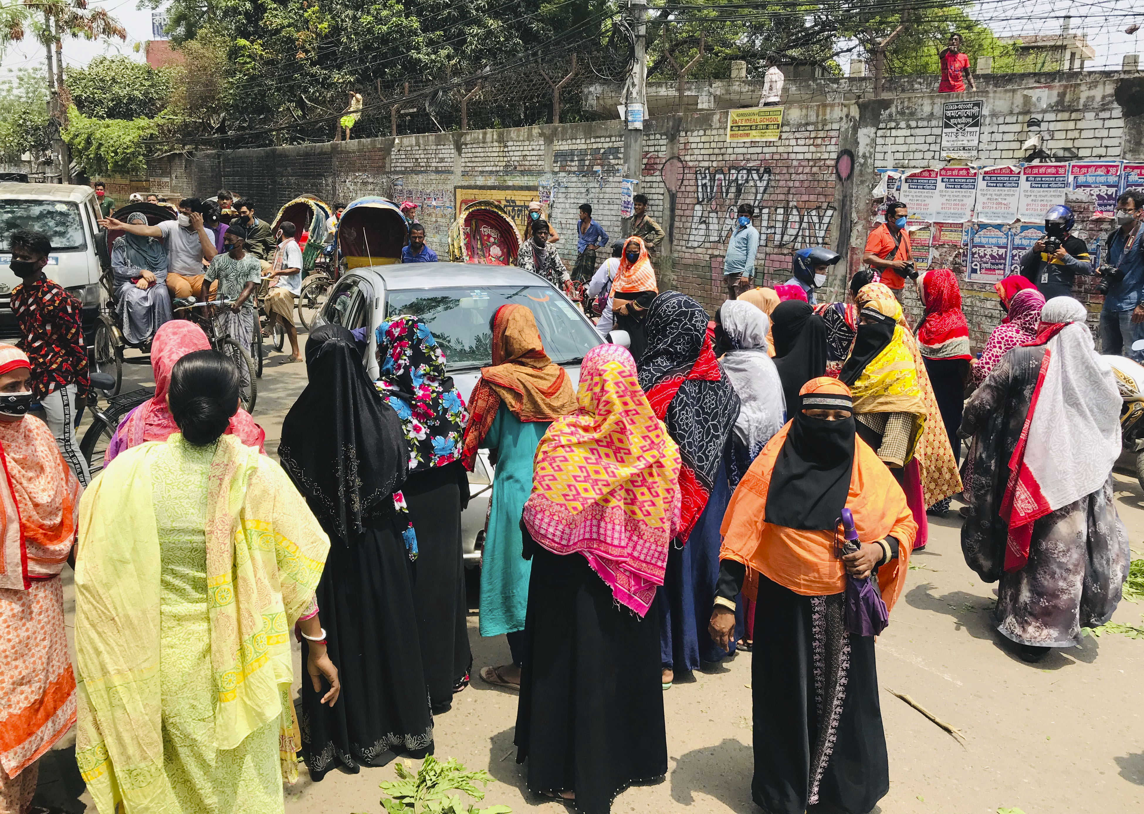 Garment Workers In Bangladesh | Coronavirus Lockdown: Bangladesh ...