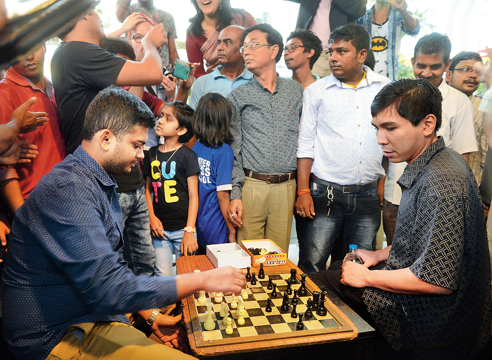 Chess Club  Meet some of the regular chess players and members of the  Gariahat Chess Club, under Kolkata's Gariahat flyover - Telegraph India