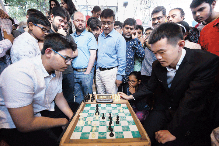 Chess Club  Meet some of the regular chess players and members of the  Gariahat Chess Club, under Kolkata's Gariahat flyover - Telegraph India