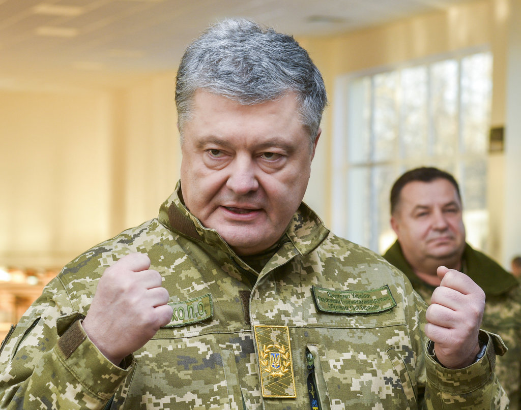 Ukrainian President Petro Poroshenko speaks to soldiers at a military base in Ukraine's Chernihiv region on Wednesday. 