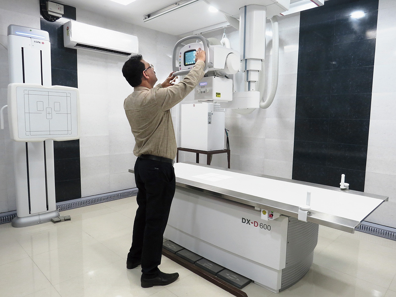 The digital X-ray machine ready for patients.