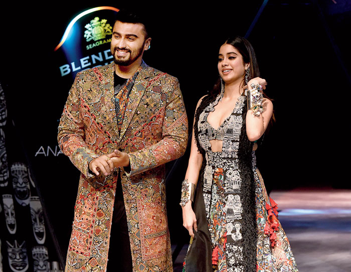 Ranveer Singh cannot handle Arjun Kapoor's hotness in latest photoshoot,  Janhvi Kapoor says, 'Looking too good