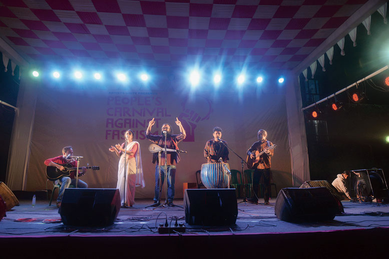 Band Borno Anonyo performed a song that was a combination Jyotirindra Moitra’s Heiyo Ho, Pulak Kanti Ojha’s Koto bhoyo ashe jay ma and Tagore’s Bangladesher hridoy hote.The three songs talk about the fearless mother and her fearless sons who toil hard to sail the boat through the journey of life. “It talks about the land of undivided Bengal embodied in the mother figure who is called upon through the philosophy of dibyodrishti, where the seer and the seen become one. A call to rise to the occasion,” said Rajarshi Ghosh, a member of the band.
