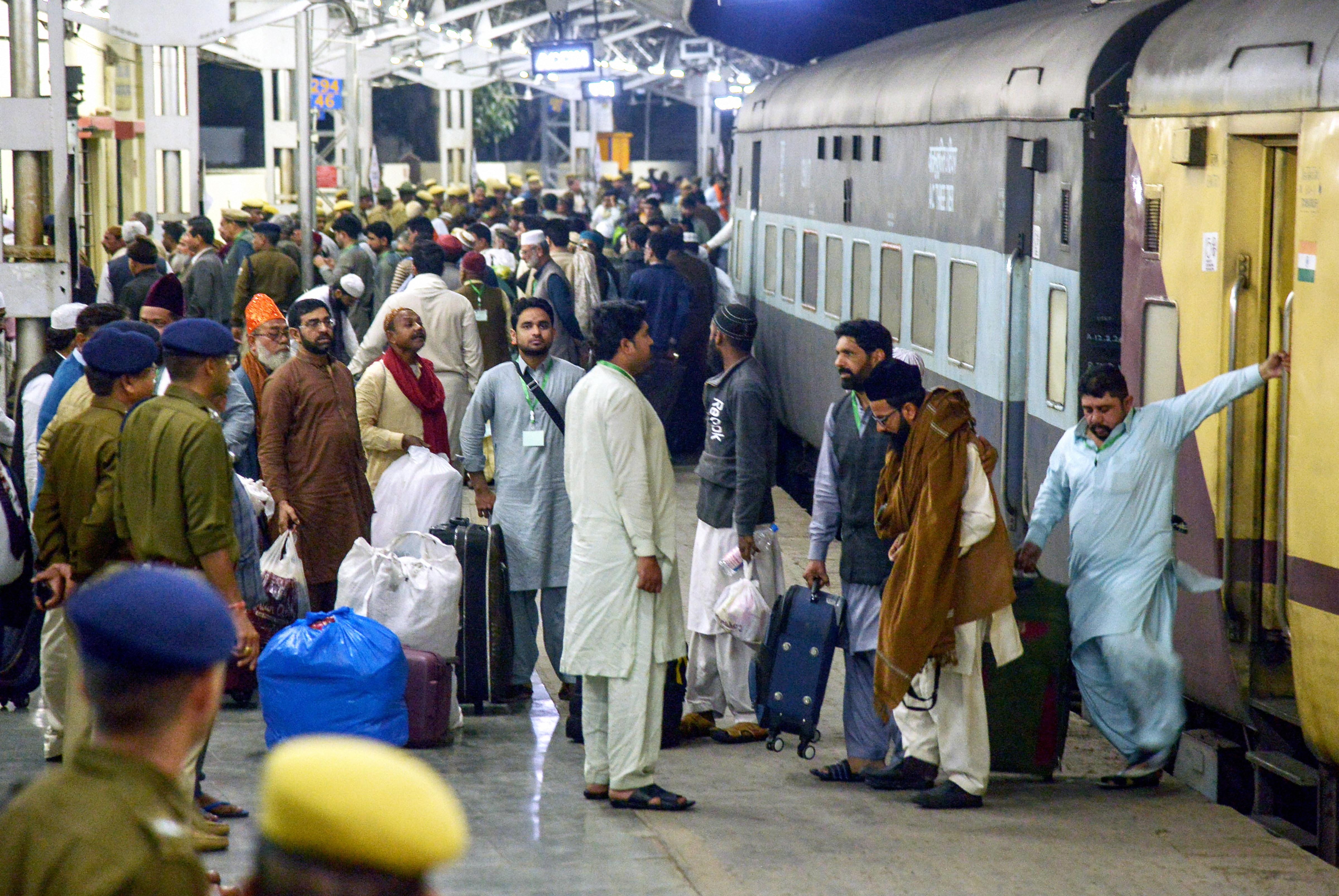 Pakistani pilgrims arrive to take part in celebration of the 808th Urs festival of Khwaja Moinuddin Chishti, in Ajmer