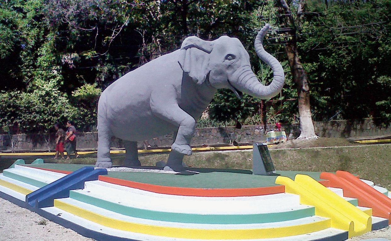 A statue of Manyula in Parque Minerva, besides the Parque Zoologico Nacional de El Salvador in San Salvador, where she lived and died