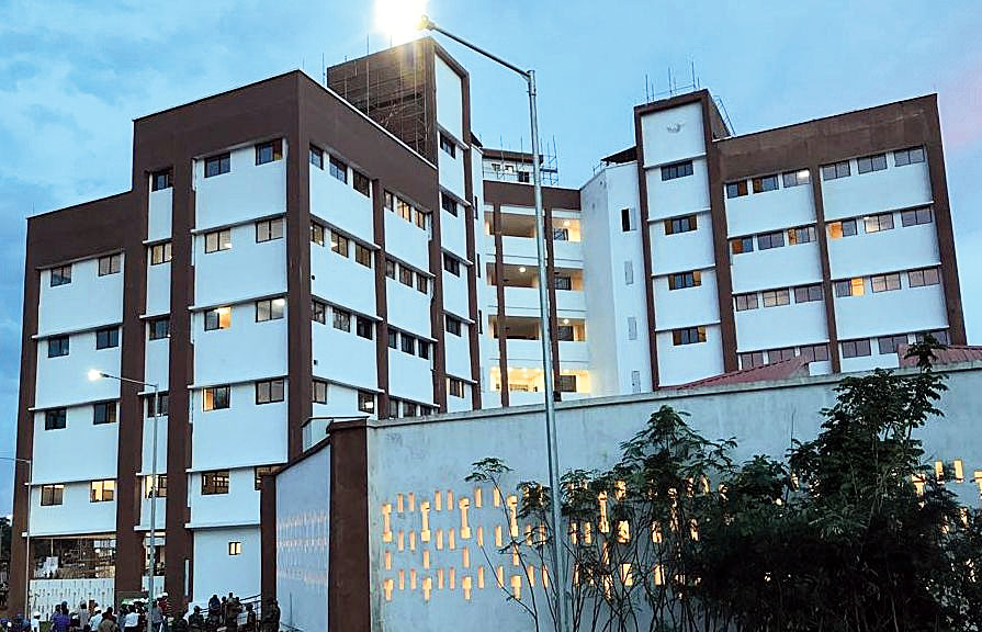 Saheed Laxman Nayak Medical College and Hospital
