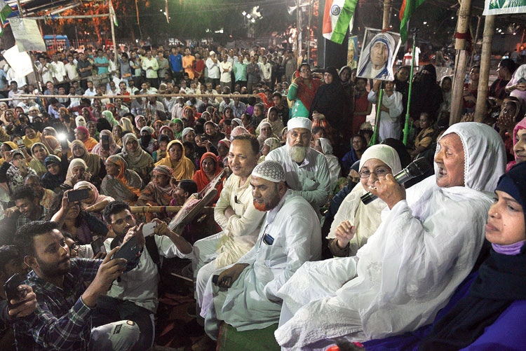 Asma Khatoon, 90, from Delhi’s Shaheen Bagh, speaks at Park Circus Maidan on Wednesday evening. 