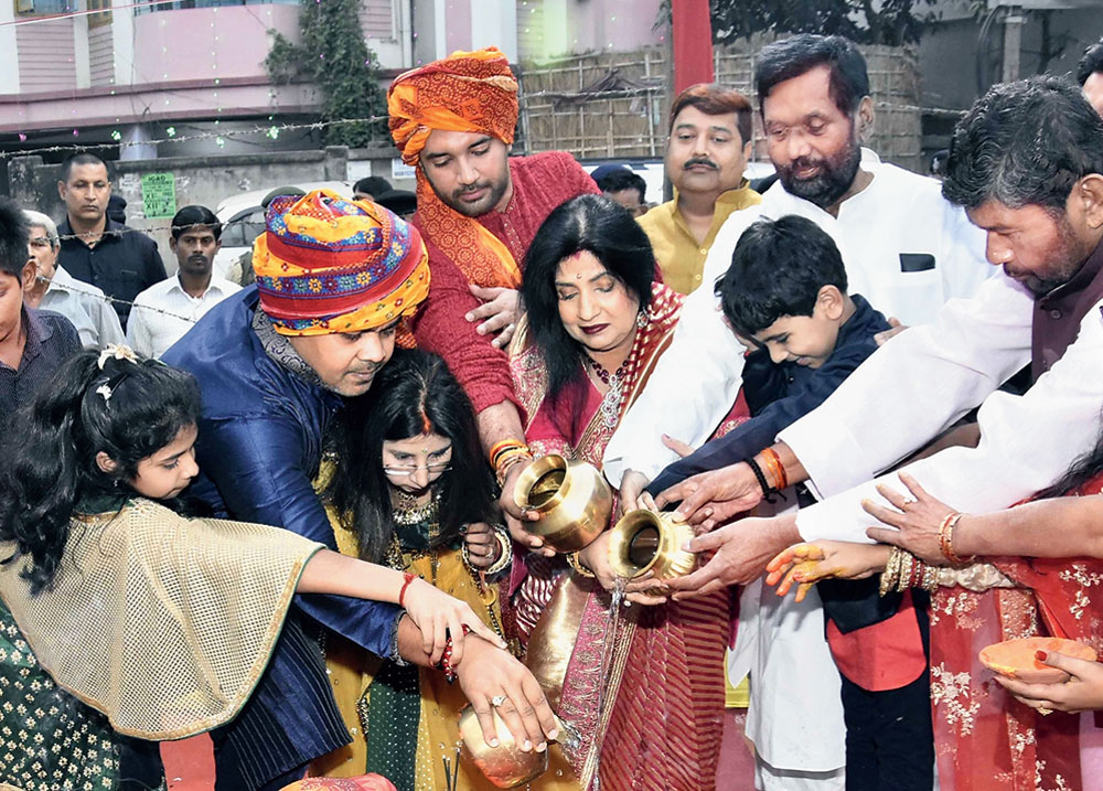 Union minister Ram Vilas Paswan performs Chhath with his family at Shivpuri in Patna. 