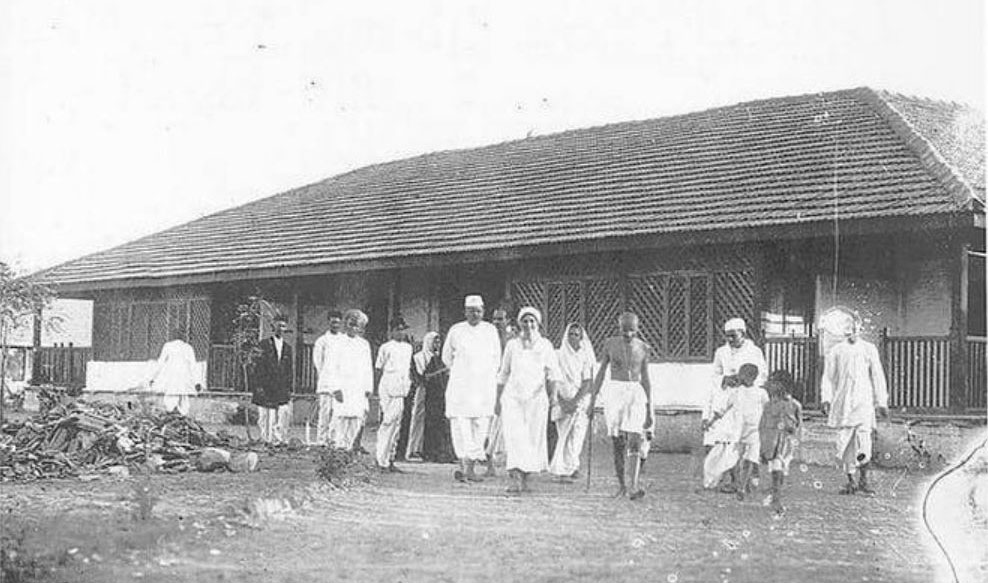 Mahatma Gandhi and his followers at Sabarmati Ashram, Gujarat. Gandhi tried out communities that Raghuram Rajan today idealizes — not once, but four times — in Phoenix and Tolstoy Farm in South Africa, and in Sabarmati and Sevagram in India. 