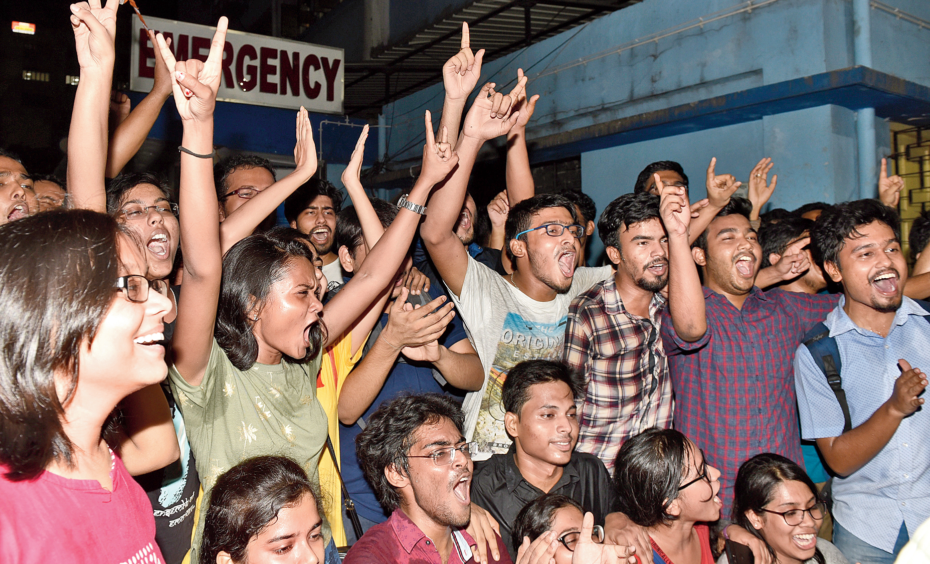 Jubilation at NRS Medical College and Hospital after the conclusion of the chief minister’s meeting with junior doctors at Nabanna on Monday afternoon. As the meeting neared completion, Mamata had urged the junior doctors to announce the withdrawal of their strike. One of them, Archisman Bhattacharya, promised to make the announcement at NRS. “We give you our word that we’ll make the announcement at the epicentre of the movement,” he told the chief minister. In her inimitable style, Mamata replied: “Se thik aachhe tumi okhane giye ghoshona koro. Ekhane tumi ektu mishti kore bolo. Okhane giye tumi ektu joralo bhashay bolo (That’s all right, go there and make an announcement. But make a brief, sweet statement here too. Go there and use stronger language).” As the junior doctors burst into laughter, Mamata had the final word: Tar mane ami dhore nichchhi tomra withdraw korchho (So, I take it you’re withdrawing the strike). Thank you so much.”