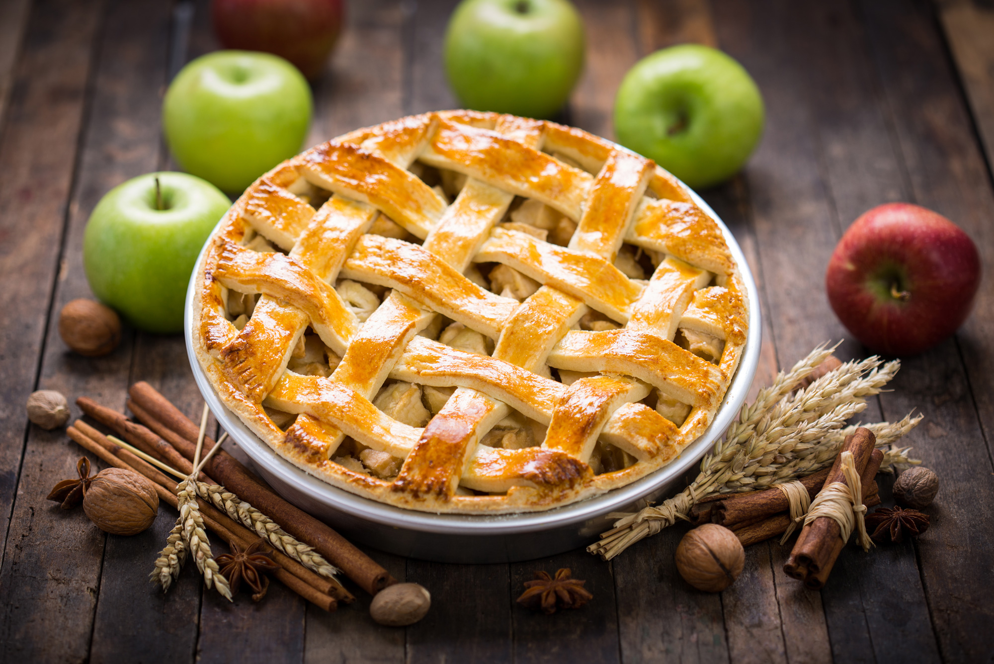 Who can resist the wonderful aroma of freshly-baked apple pie? 