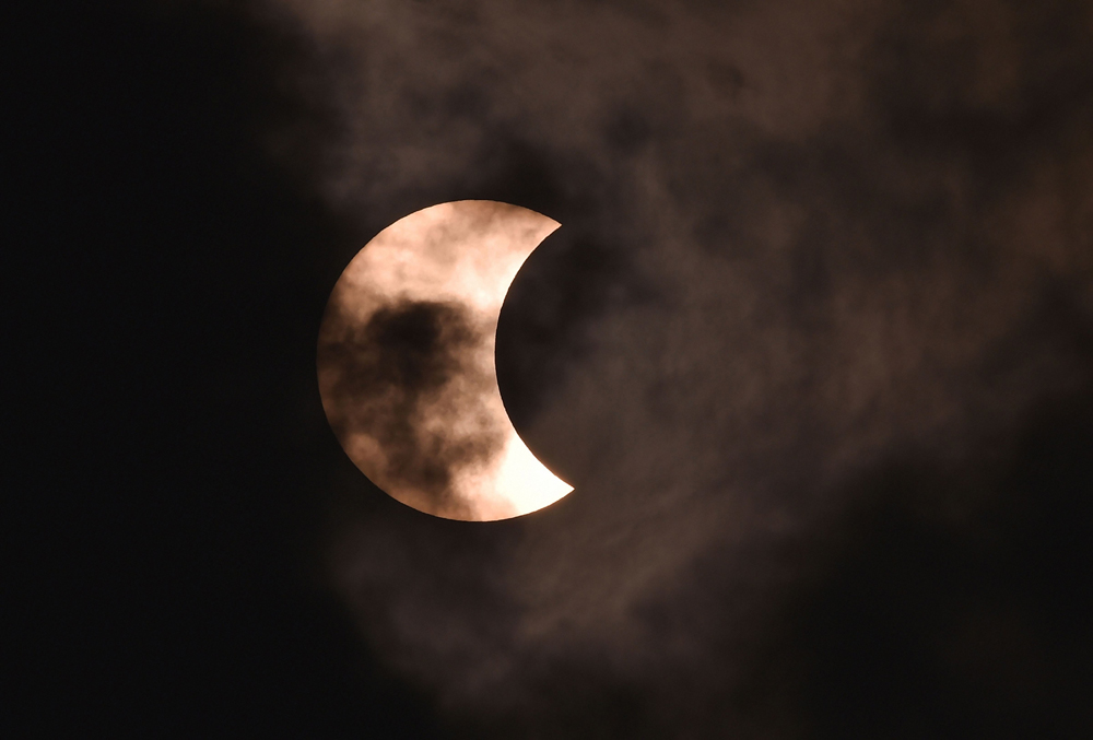 The annular solar eclipse seen over the sky of Calcutta on December 26