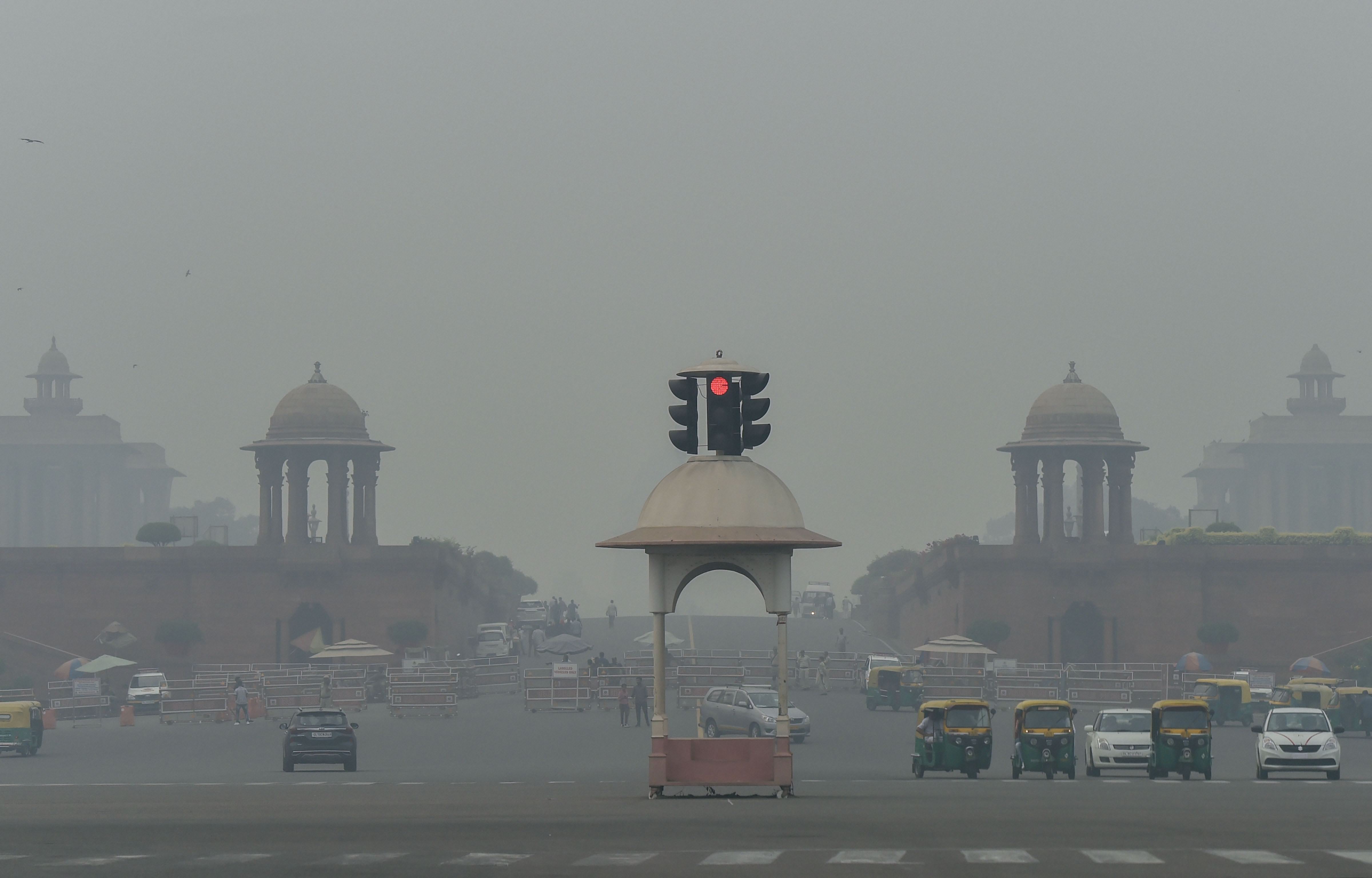  A view of Rajpath shrouded in smog in New Delhi, Saturday, November 2, 2019.
