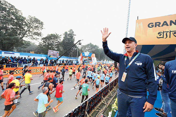 Former Argentinian footballer Hernan Crespo cheers the runners