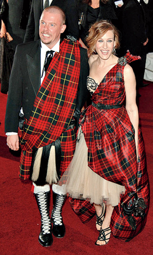 Sarah Jessica Parker : What can you say about someone who can even make plaid fashionable? Accompanied by Alexander McQueen, The Sex and the City star strode up the steps with confidence in 2006, twinning (and winning) in plaid. However, she can also be credited for “breaking the Internet” with a Philip Treacy headpiece in 2015.