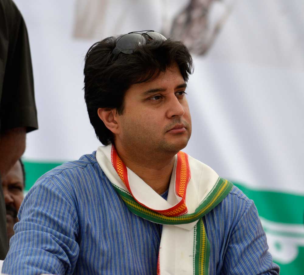 Jyotiraditya Scindia And 17 Mlas Untraceable In Madhya Pradesh Telegraph India 