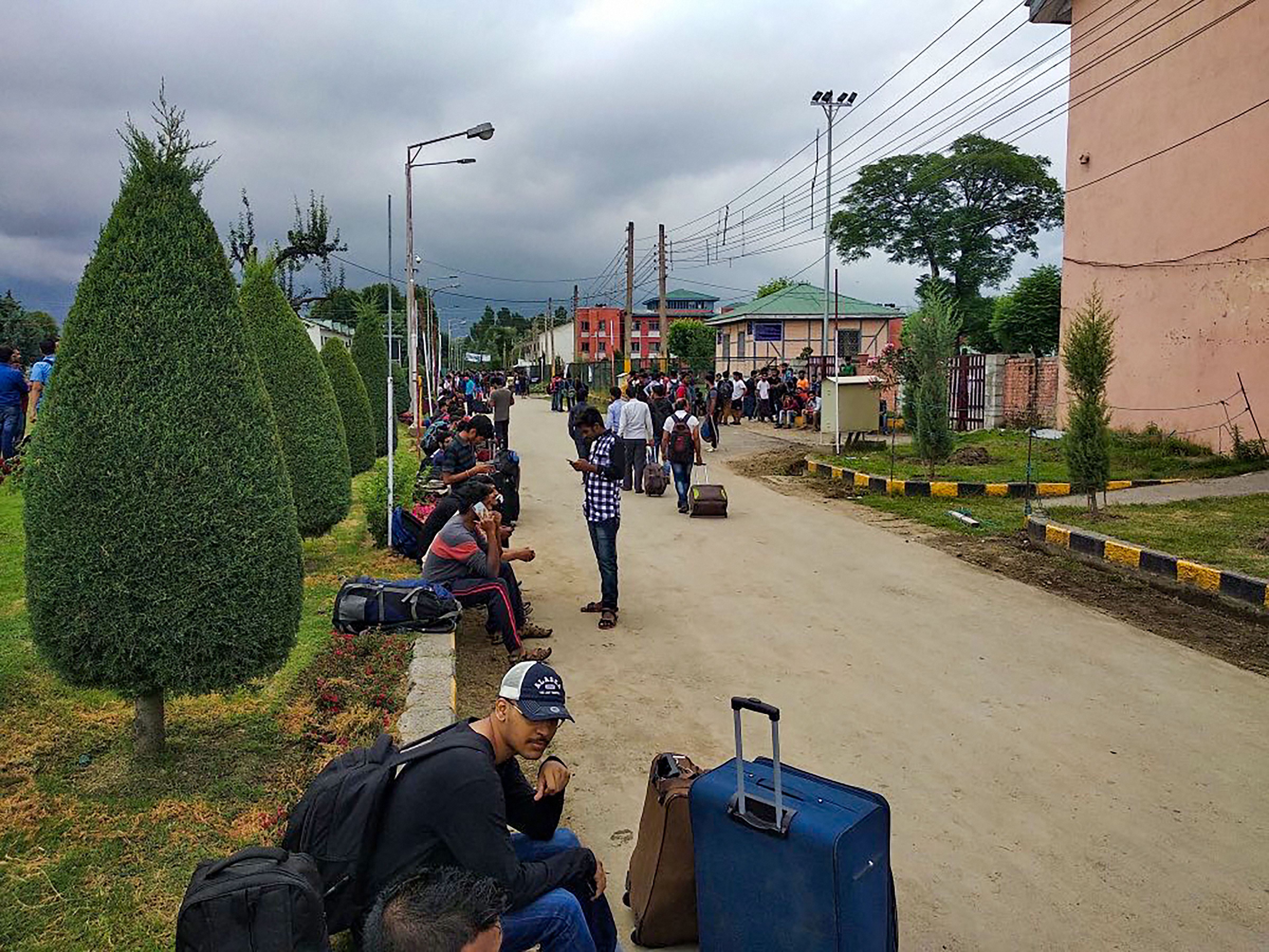 Non- local NIT students on August 3 wait for vehicle as they leave the Valley after the state issued a security advisory for tourists and Amarnath yartis to curtail their stay. 