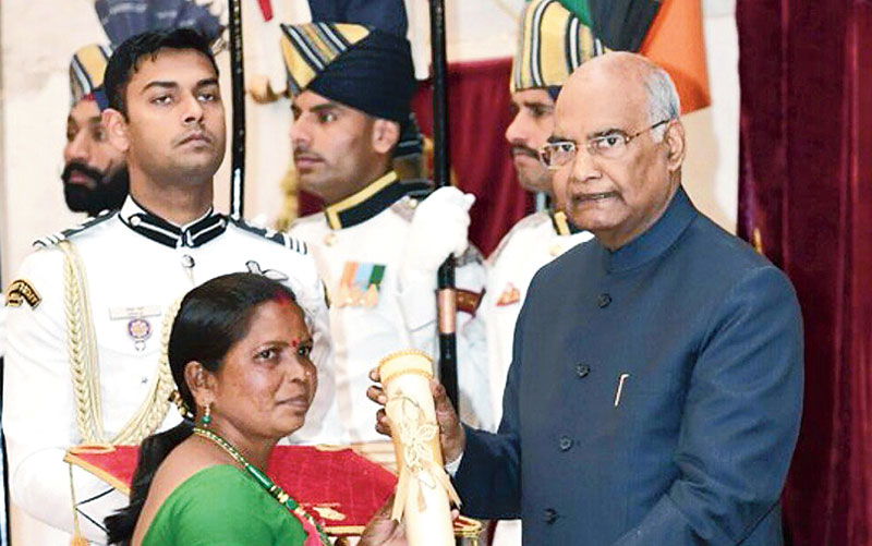 Jamuna Tudu receives the Padma Shri from President Ram Nath Kovind in Delhi. 
