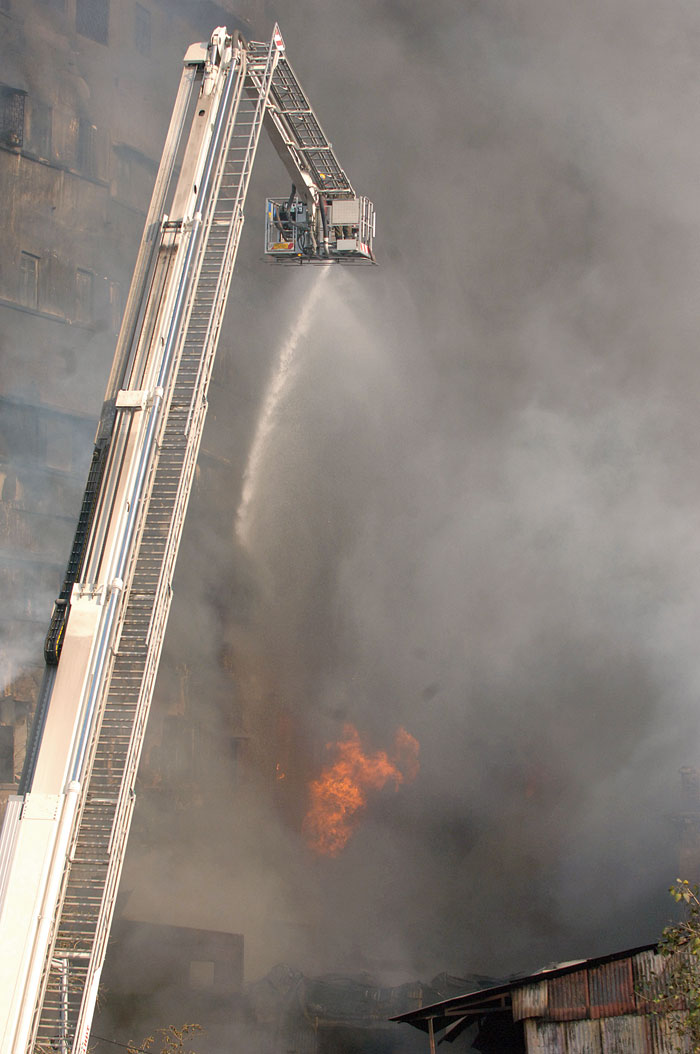 A hydraulic ladder being used to douse the fire at Nandaram Market in 2008
