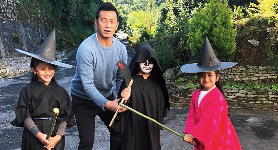 Bhaichung with his kids (l-r) Keisha, Ugen and Samara.
