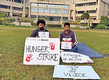 Vikrant Singh and Himanchal Singh on hunger strike at IIT 

