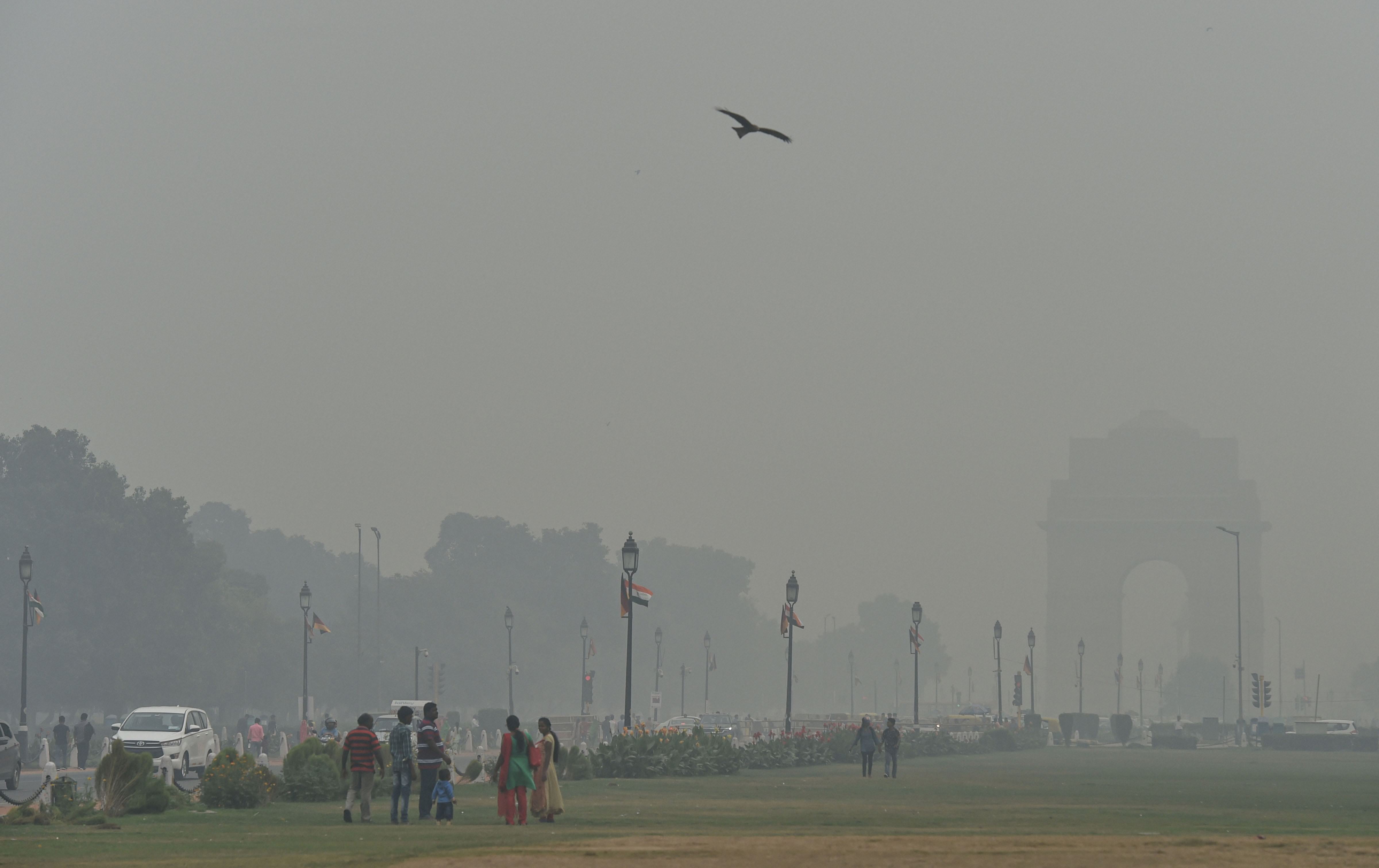 A view of India Gate shrouded in smog in New Delhi, Saturday, November 2, 2019