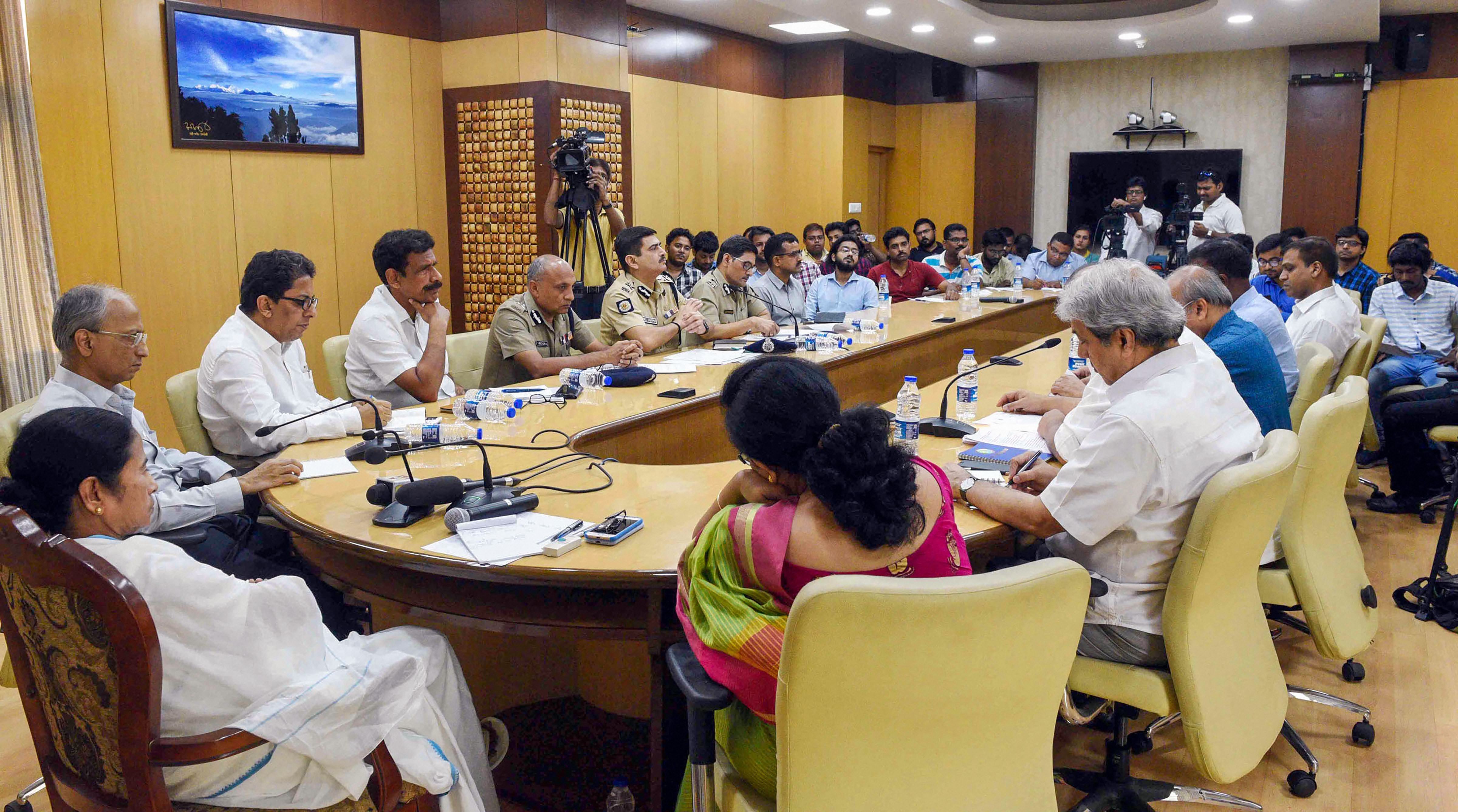 West Bengal Doctors End Strike After Meeting Mamata Banerjee ...