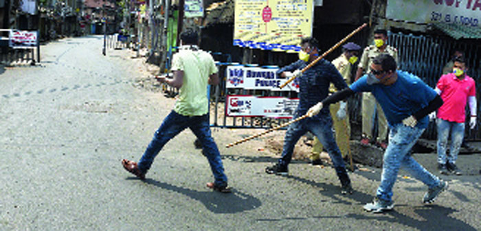 Special forces personnel of the police in Howrah beat up a man for allegedly violating the lockdown on Monday afternoon. 