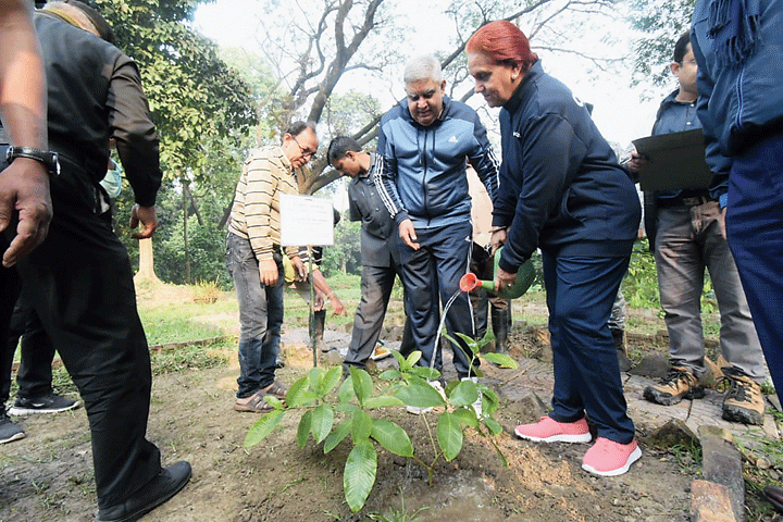 Governor Dhankhar and wife Sudesh plant saplings at the Indian Botanic Garden in Howrah’s Shibpur on Tuesday