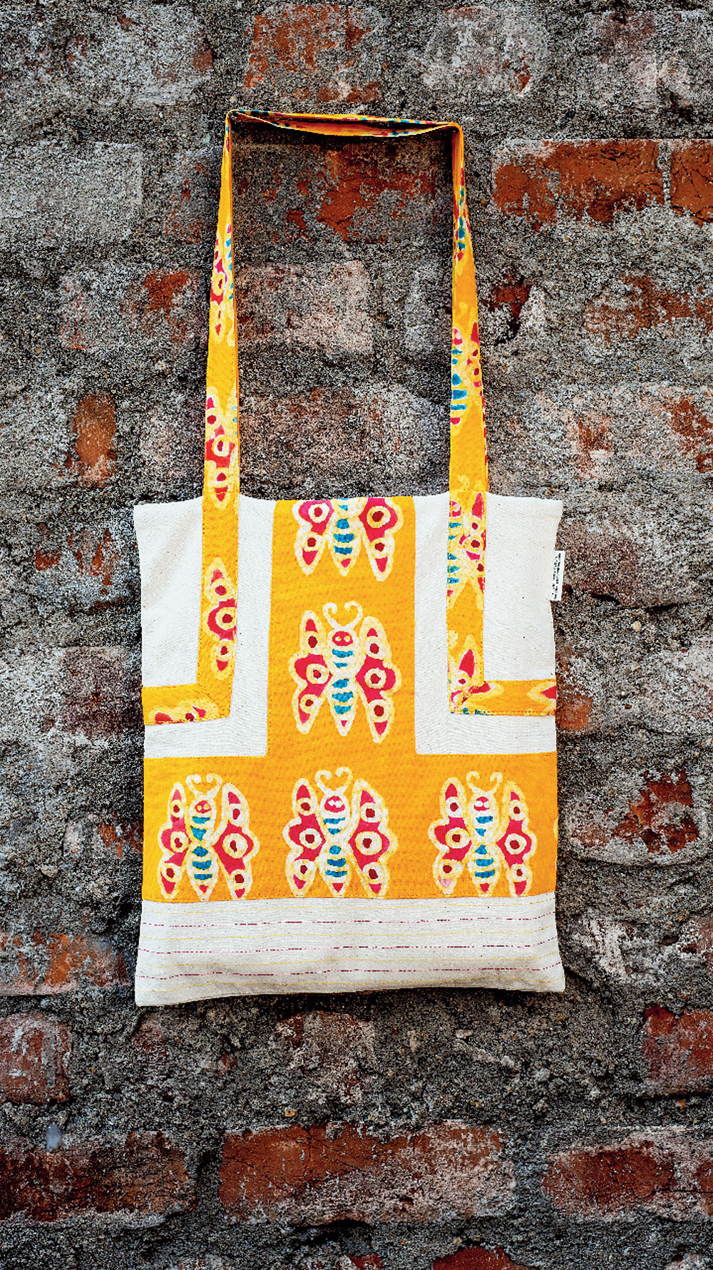 Lifecraft tote bags that will be distributed among foreign tourists.