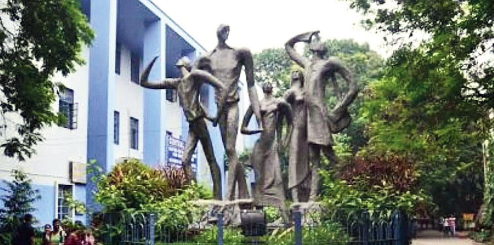 The sculpture before the storm