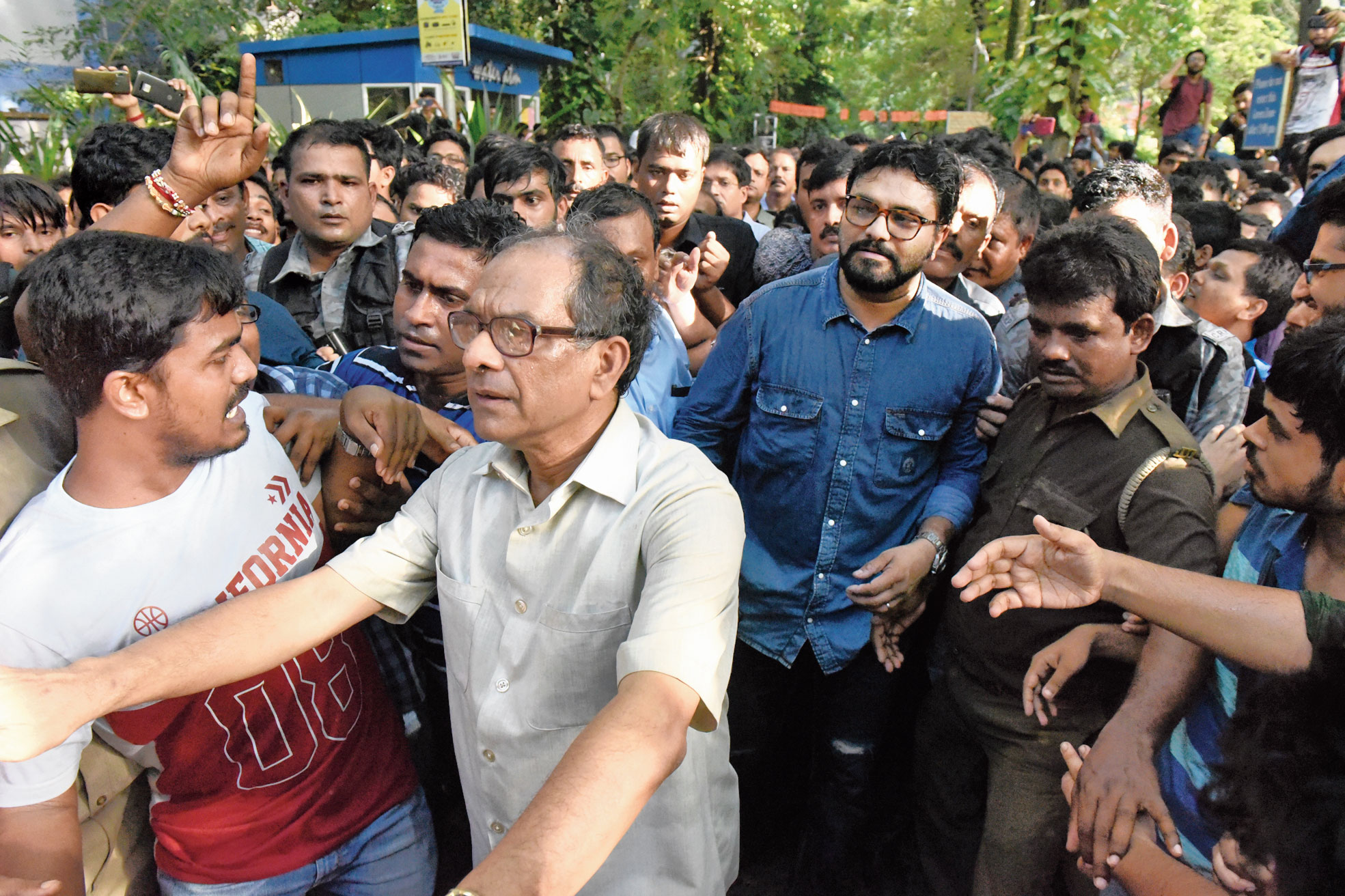 Vice-chancellor Suranjan Das makes way for Union minister Babul Supriyo to enter the auditorium on Thursday