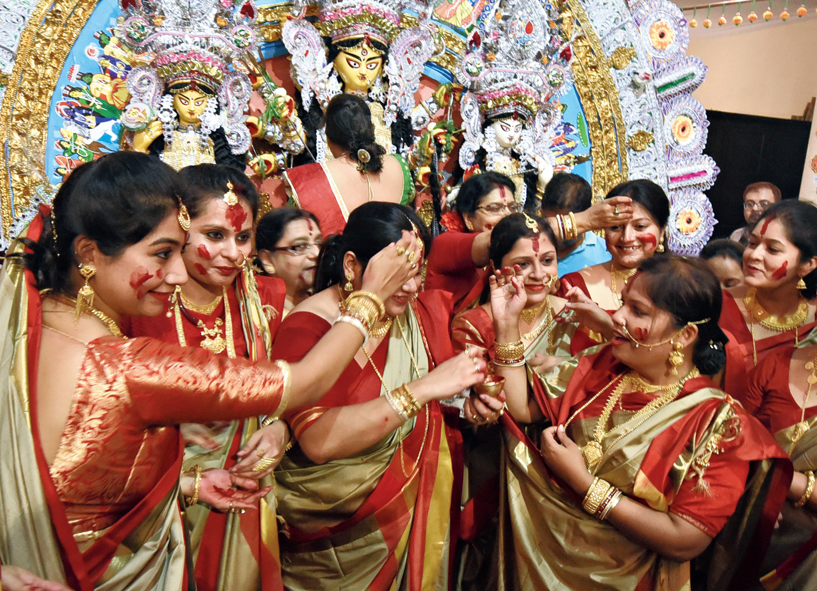 Durga Puja | Calcutta’s Durga Puja pandals see Dashami surge ...