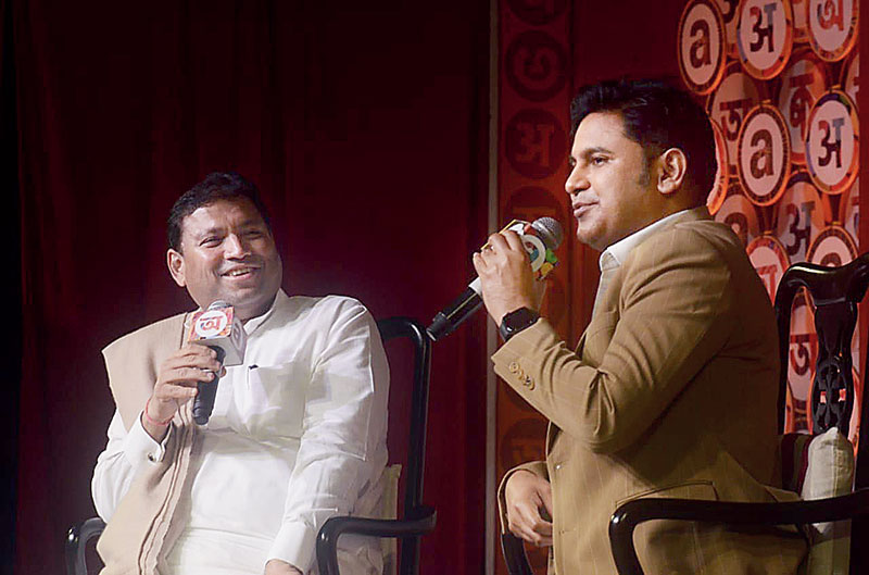 Sundeep Bhutoria in conversation with lyricist Manoj Muntashir (right) on the session titled ‘Meri Fitrat Hai Mastana: A conversation on the poetry landscape in India’.