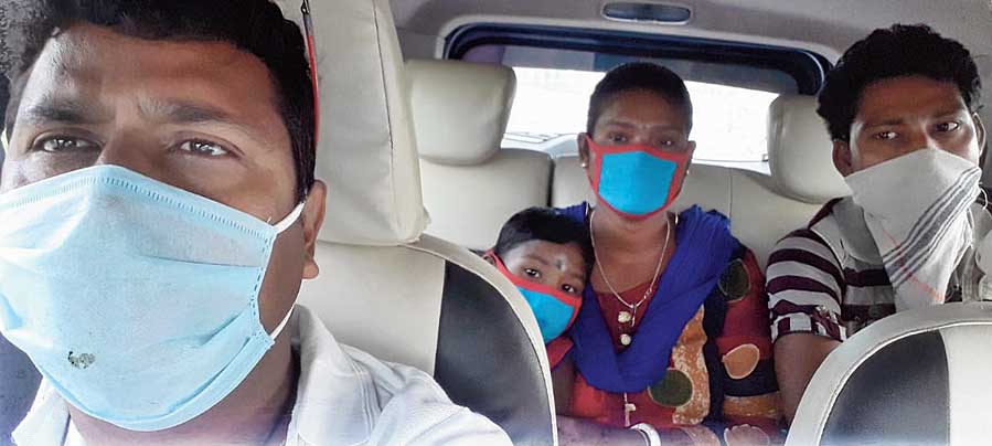 Samaresh Das drives a family with an ailing child he found stranded near Aliah University to New Town bus stand. The family was headed for Nilratan Sircar Medical College and Hospital