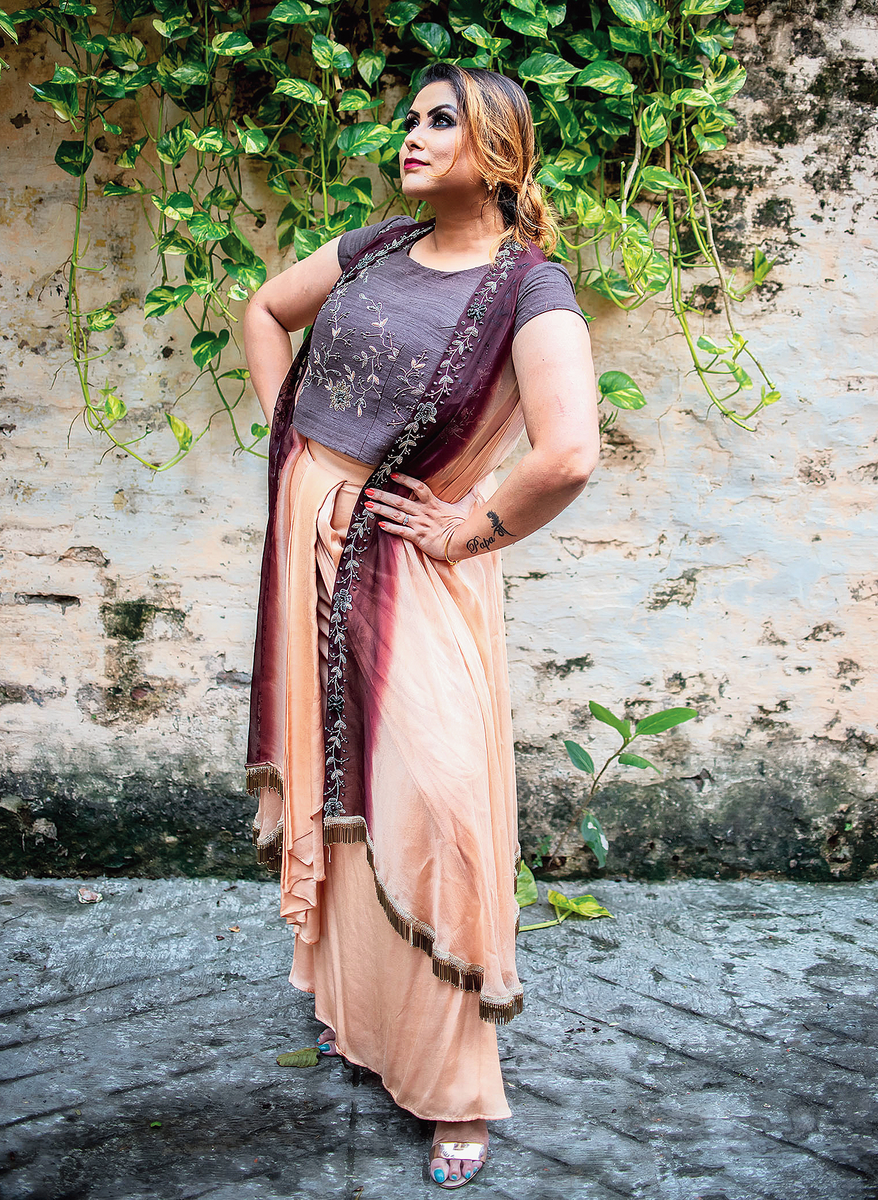 An oriental daywear, with a skirt, crop top and a long sleeveless shiffon jacket (Sidhh)