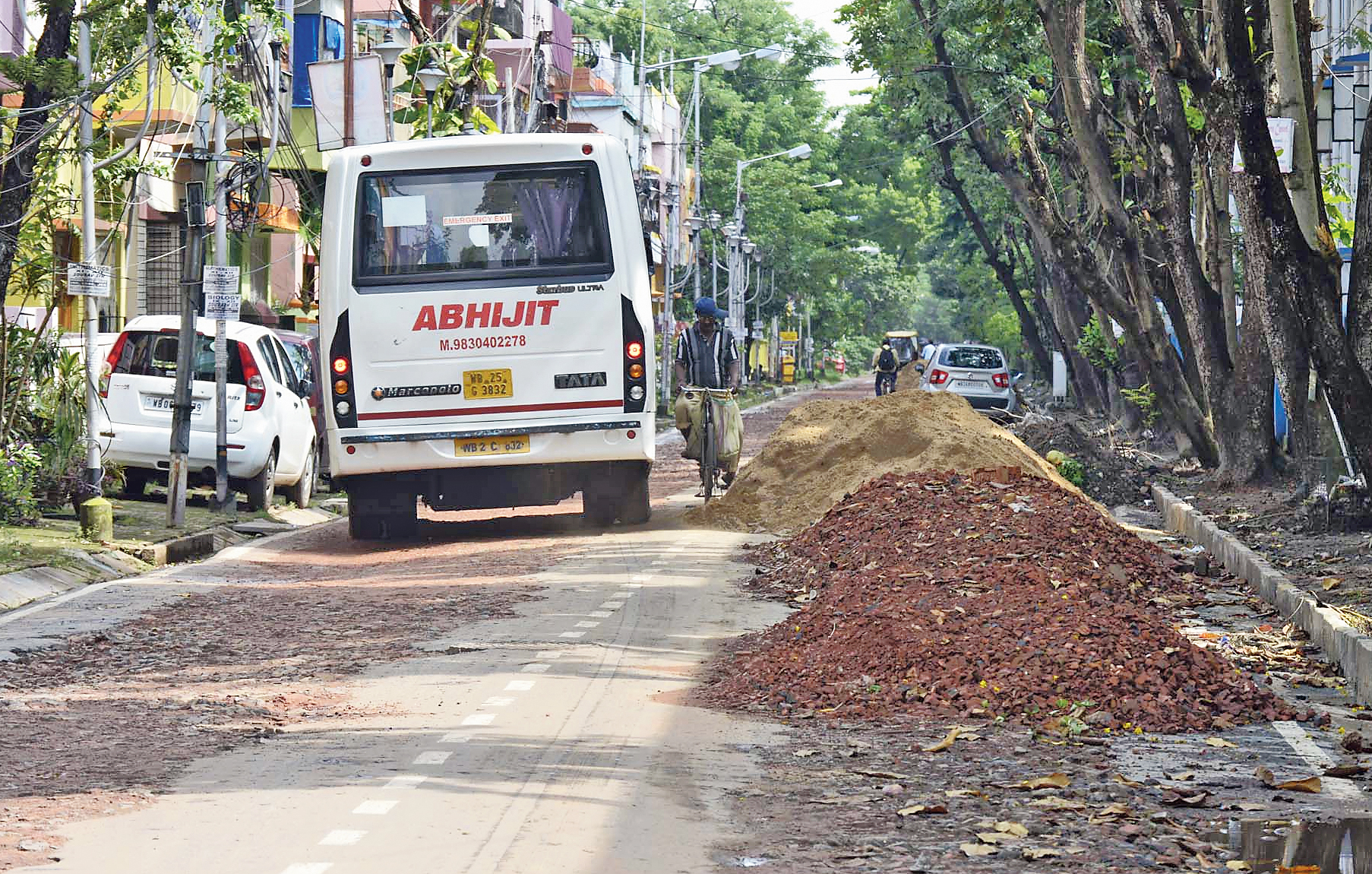 The state of the road leading from Baisakhi Island to Kestopur canal.